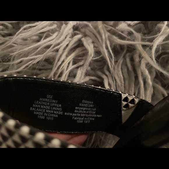 Gorgeous, Nine West Leather B&W slip on heel - Picture 3 of 3